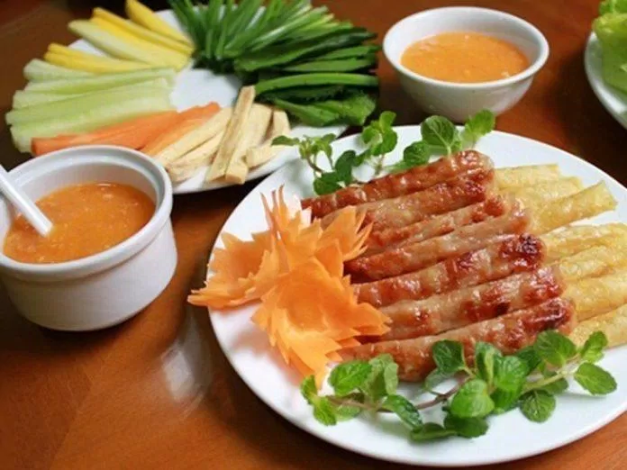 Nem Nướng Ninh Hòa chính là món ăn mà nhất định bạn phải thưởng thức khi đến với Nha Trang (Ảnh: Internet).