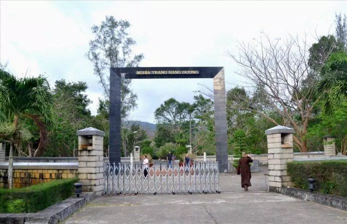 Cổng nghĩa trang Hàng Dương (Nguồn: Internet)