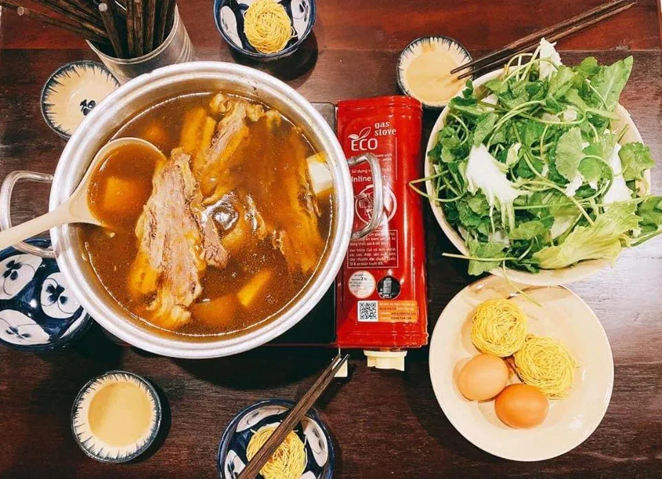 Trời mưa gió rủ hội cạ cứng oanh tạc 5 quán lẩu ngon mê mẩn tại Sài Gòn 5 quán lẩu ngon tại Sài Gòn Haidilao khám phá Lẩu Bò Nhà Gỗ Lẩu Cá Viên Tự Chọn lẩu gà ớt hiểm món ăn nhà hàng quán lẩu ngon Sài Gòn Thái sumo