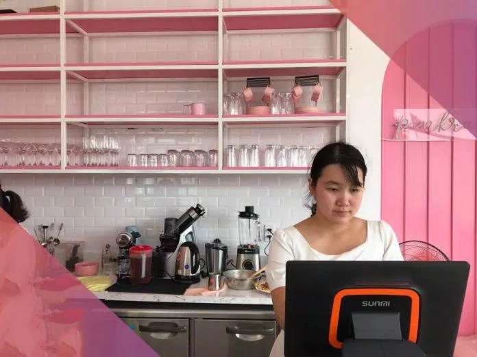 Nhân viên và chị chủ tại Pinkroom rất vui vẻ, thân thiện và nhiệt tình (Nguồn: Facebook Pinkroom)