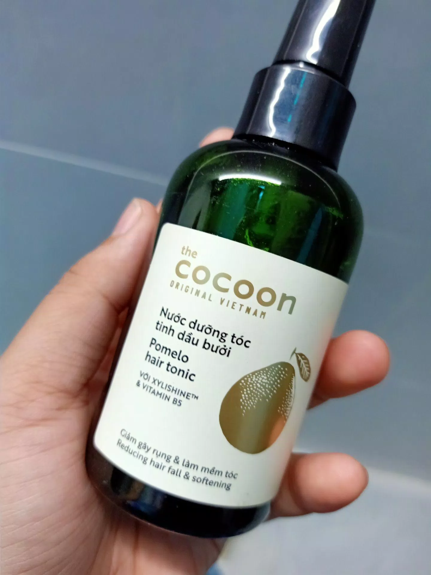 Nước dưỡng tóc tinh dầu bưởi Cocoon Pomelo Hair Tonic có bao bì khá đơn giản (ảnh: Internet)