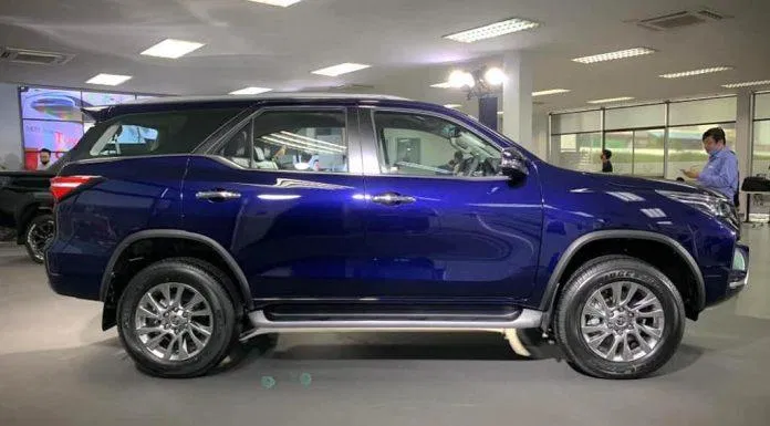 Phần thân Toyota Fortuner 2021 tiêu chuẩn