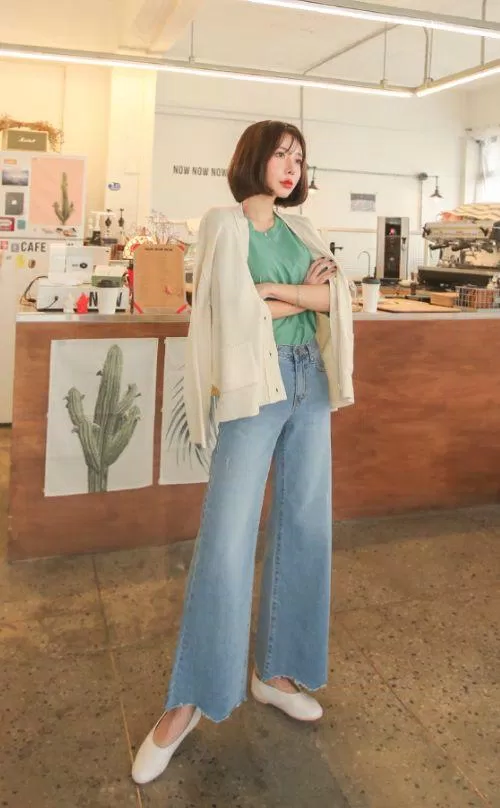 Một chiếc cardigan mỏng nhẹ vừa thêm xinh vừa là cứu cánh trong nhiều trường hợp Một chiếc cardigan mỏng nhẹ vừa thêm xinh vừa là cứu cánh trong nhiều trường hợp