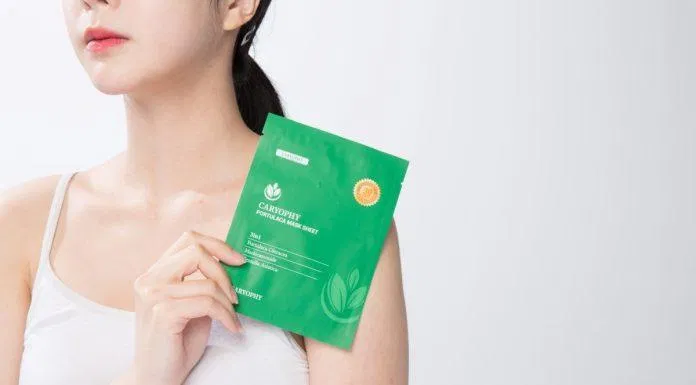 Mặt nạ giấy trị mụn Caryophy đang được phân phối với giá 500.000VNĐ/hộp 10 miếng. (Ảnh: Internet)