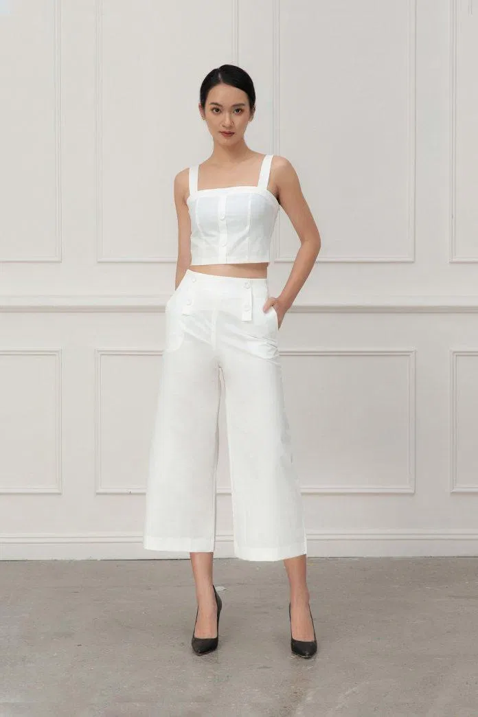 Không thể kể đến những set Croptop dây đa dạng mẫu mã đang trở thành trend gần đây