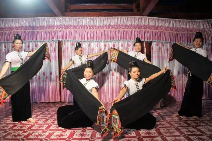 Điệu múa truyền thống của người Thái Trắng (Nguồn: Internet)