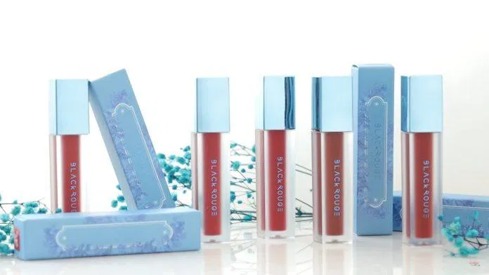 Black Rouge Air Fit Velvet Tint Version 6 lấy sắc xanh icey blue chủ đạo. (nguồn: Internet)