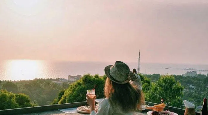 View sống ảo ở quán vô cùng xịn xò (Nguồn: Facebook Chuồn Chuồn Bistro & Skybar)