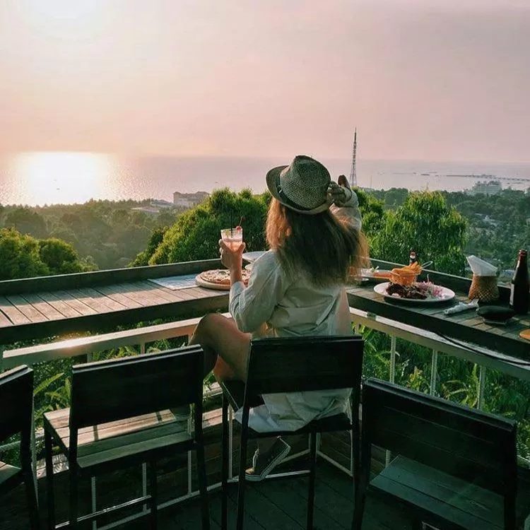 View sống ảo ở quán vô cùng xịn xò (Nguồn: Facebook Chuồn Chuồn Bistro & Skybar)