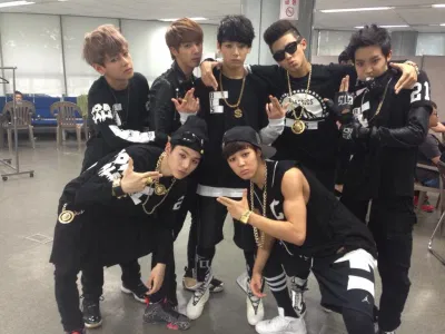 BTS là tân binh nổi bật nhất 2013 (Ảnh: Koreaboo) BTS là tân binh nổi bật nhất 2013 (Ảnh: Koreaboo)