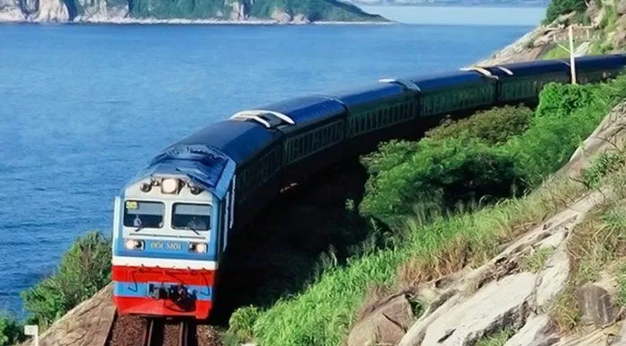 Đi tàu hỏa, bạn có thể dừng ở ga Vinh để khám phá Nghệ An (ảnh Internet)