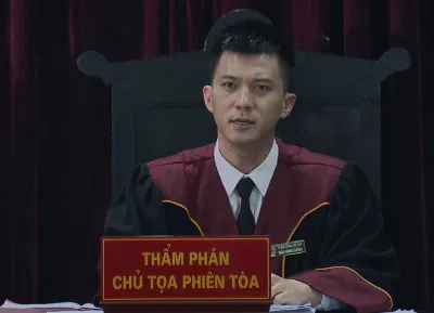 Thẩm phán Hùng Cường trong Lựa chọn số phận. (Nguồn: Internet)