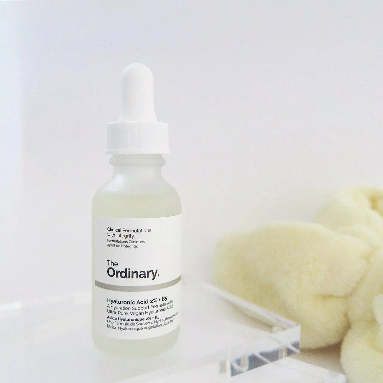 The Ordinary Hyaluronic Acid 2% + B5 cấp ẩm cho da, giúp da mềm mại, tăng độ đàn hồi và căng mọng. (Nguồn: Internet)