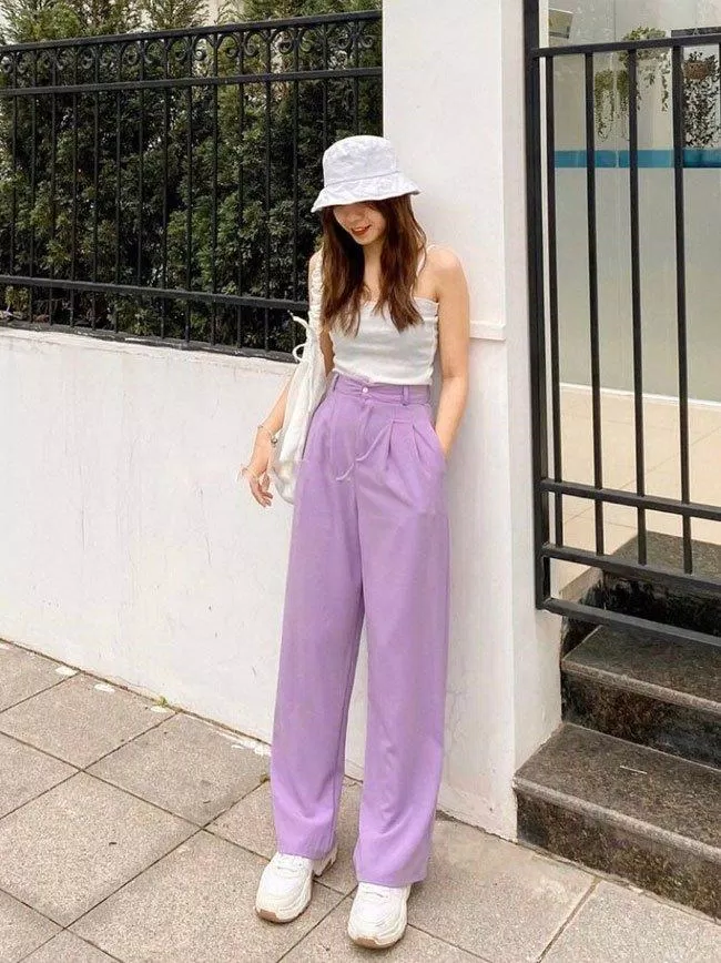 Có nhiều cách để bạn biến tấu trang phục với màu tím lilac này, nhưng chỉ nên có 2 màu trên người thôi nhé. (Ảnh: Internet)