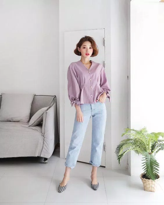 Ai nói quần jean không diện được với áo màu tím lilac? (Ảnh: Internet)