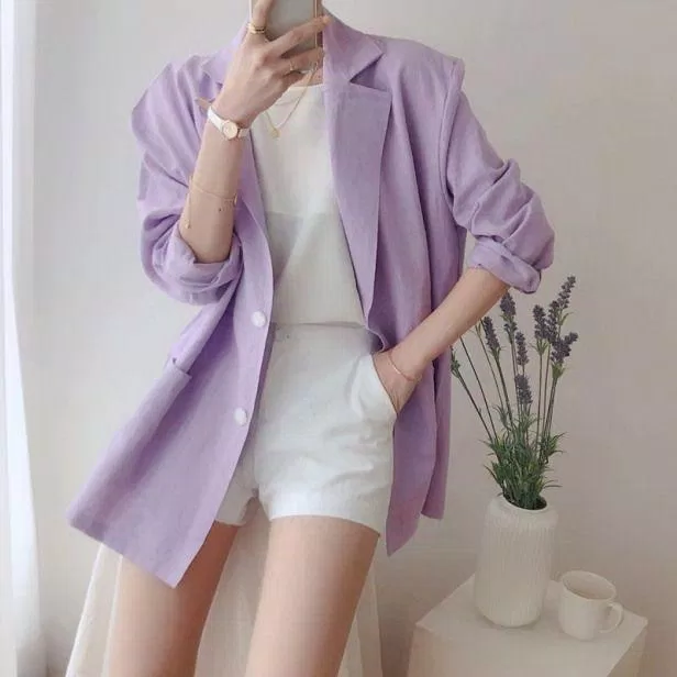 Mặc màu tím lilac vẫn có được style "ngự tỷ" nhé. (Ảnh: Internet)