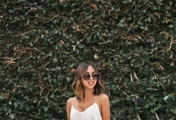 Sơ vin cạp cao như này trông sẽ thon gọn và quyến rũ hơn (nguồn ảnh: Internet) Sơ vin cạp cao như này trông sẽ thon gọn và quyến rũ hơn (nguồn ảnh: Internet)