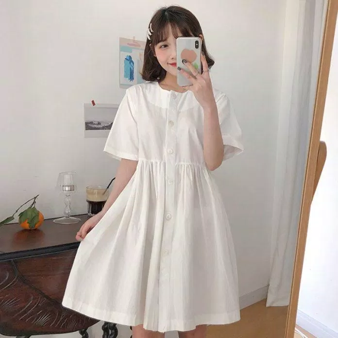 Nói là váy nhưng không hề sến súa, ngược lại còn vô cùng nổi bật, tinh tế với gam màu trắng. (nguồn ảnh: Internet)
