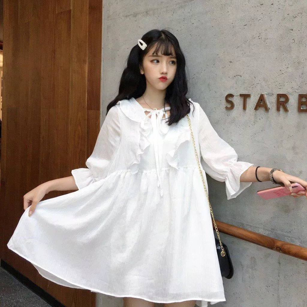 Một chiếc váy babydoll trắng giúp nàng nổi bật hơn giữa đám đông. (nguồn ảnh: Internet) Một chiếc váy babydoll trắng giúp nàng nổi bật hơn giữa đám đông. (nguồn ảnh: Internet)