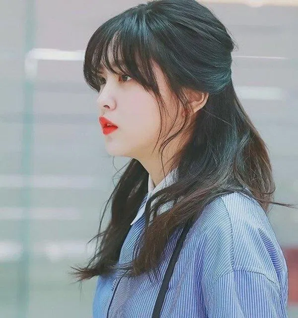 Được coi là một kiểu tóc buộc vội nhưng hiệu quả mang lại thì không tồi tí nào. (Nguồn: Internet)