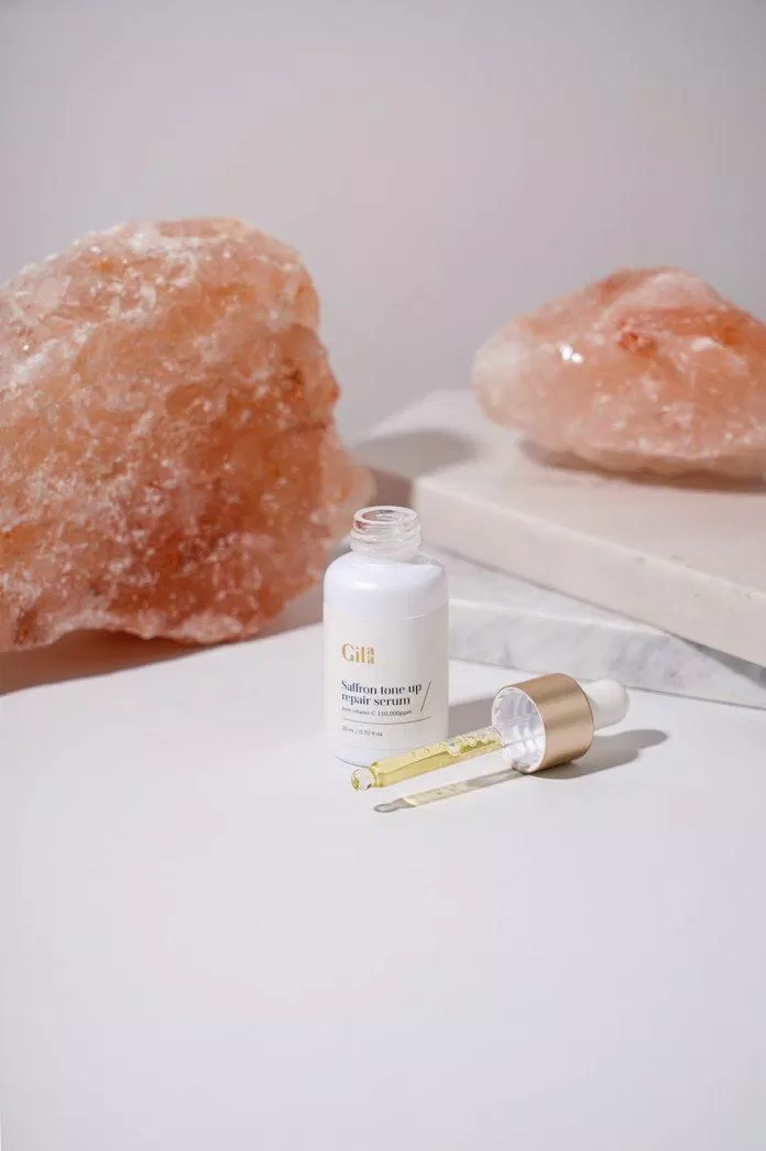 Sử dụng serum đều đặn hàng ngày để mang lại hiệu quả nhất. (Nguồn: Internet)