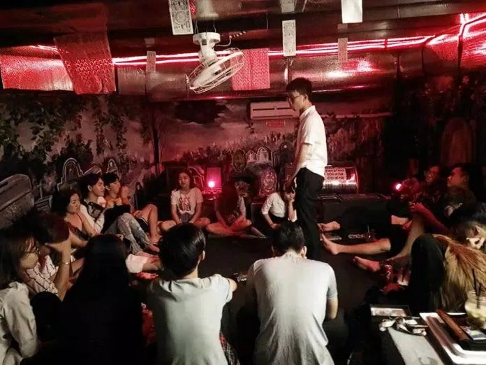 Một buổi đóng vai con sói của chúng ta ở Am Tai Kwan.  (Nguồn: Internet)