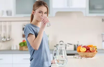 Uống 1 cốc nước đầy trước khi ngủ sẽ giúp bạn giảm cân thần tốc (Nguồn:Internet)