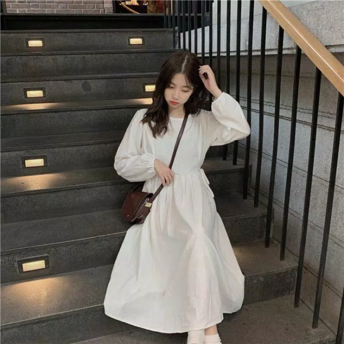 Đơn giản với một chiếc váy trắng nhưng cũng đủ để làm bạn thu hút ánh nhìn của mọi người xung quanh rồi đó. (nguồn ảnh: Internet) Đơn giản với một chiếc váy trắng nhưng cũng đủ để làm bạn thu hút ánh nhìn của mọi người xung quanh rồi đó. (nguồn ảnh: Internet)