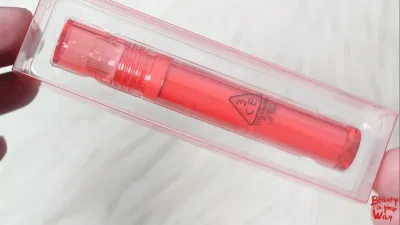 3CE Flash Lip Tint có bao bì trong suốt, nhìn xuyên thấu thấy thỏi son bên trong. (nguồn: Internet)