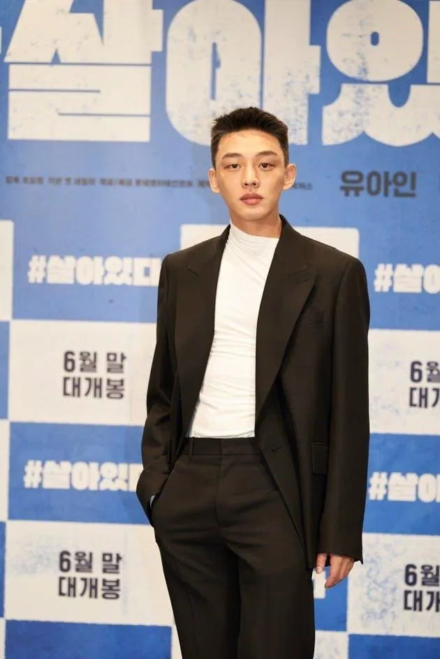 Yoo Ah In ăn mặc đơn giản nhưng vô cùng lịch lãm (Nguồn: Internet).