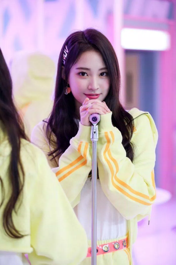 Zoa được kỳ vọng là visual tiếp bước Naeun (A Pink) với ngoại hình nổi trội (Nguồn: Twitter).