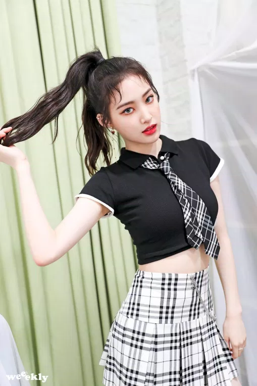 Dù còn rất ít tuổi nhưng cô nàng vẫn xử lý "ngon ơ" concept girl crush khó nhằn.