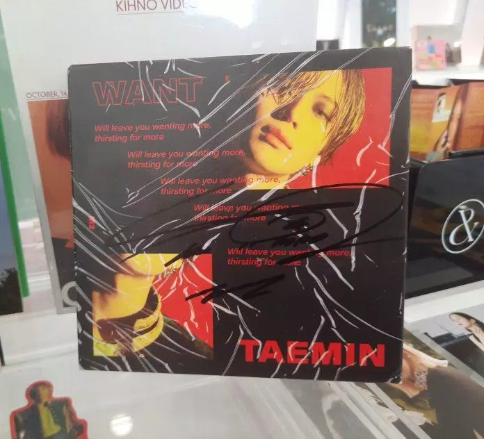 Album mới nhất kèm chữ ký của Taemin (Nguồn: Bloganchoi).