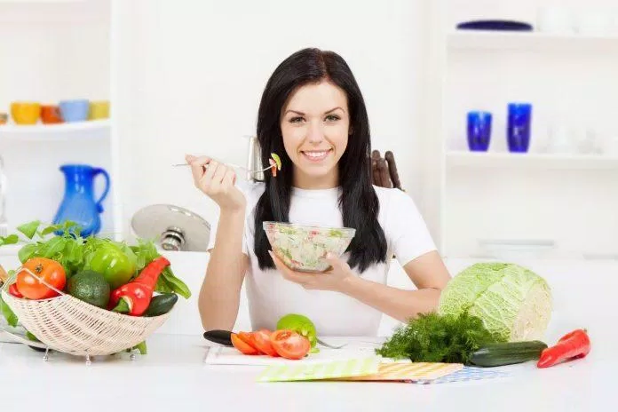 Ăn chậm nhai kỹ giúp chúng ta cảm nhận và kiểm soát lượng thức ăn nạp vào hiệu quả (Nguồn: Internet).