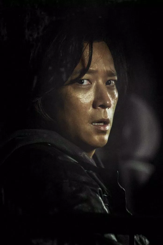 Kang Dong Won ánh mắt xuất thần trong phim (Nguồn: Internet)