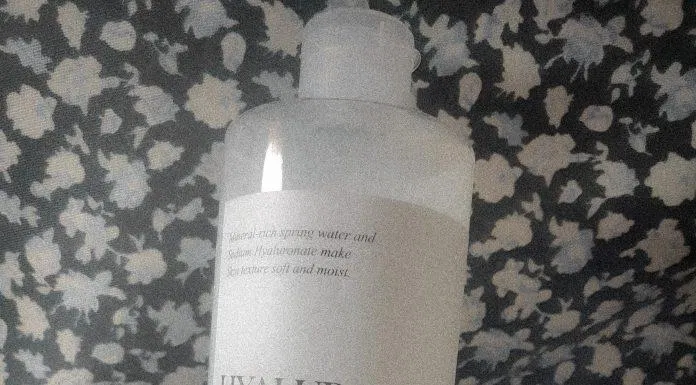 Bao bì, thiết kế của BADSKIN Hyaluronic Spa Toner. (Nguồn: BlogAnChoi.)