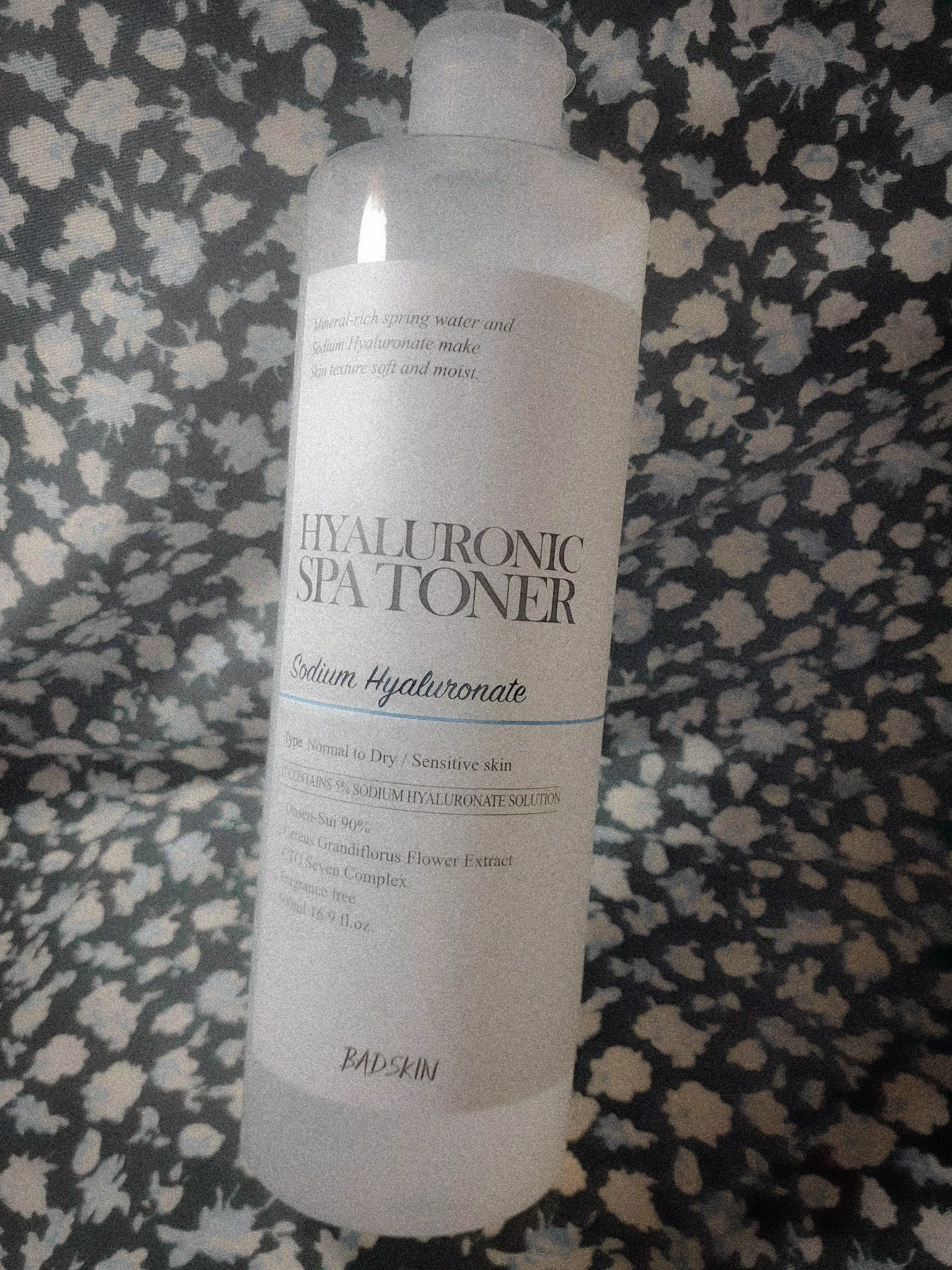 Bao bì, thiết kế của BADSKIN Hyaluronic Spa Toner. (Nguồn: BlogAnChoi.)