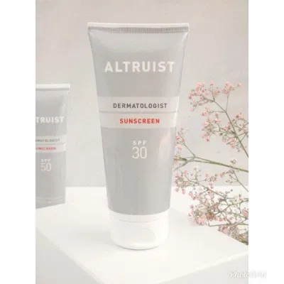 Thiết kế, bao bì của kem chống nắng Altruist Dermatologist Sunscreen SPF30. (Nguồn: Internet.)