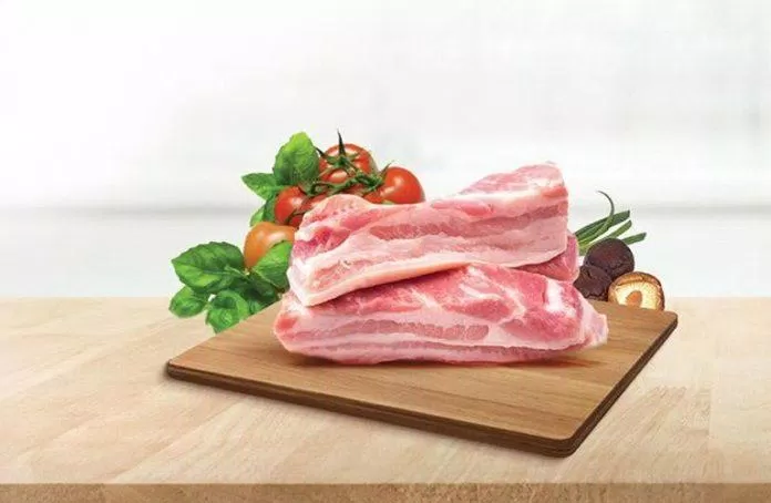 Thịt ba chỉ và nước mắm là hai nguyên liệu quan trọng để làm nên món thịt kho tàu ngon (Nguồn: Internet)