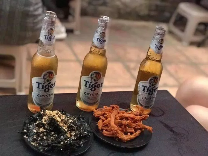 Cửa hàng có một số món ăn kèm và bia hấp dẫn (Nguồn: FB San Wu San Bia Kwan)
