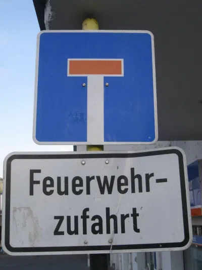 Feuerwehr-zufahrt. Biển báo ở Đức (Ảnh: Internet)