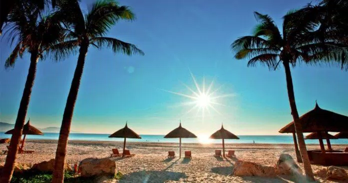 Bãi biển Mỹ Khê là bãi biển đẹp nhất tại Đà Nẵng (Ảnh: Internet)