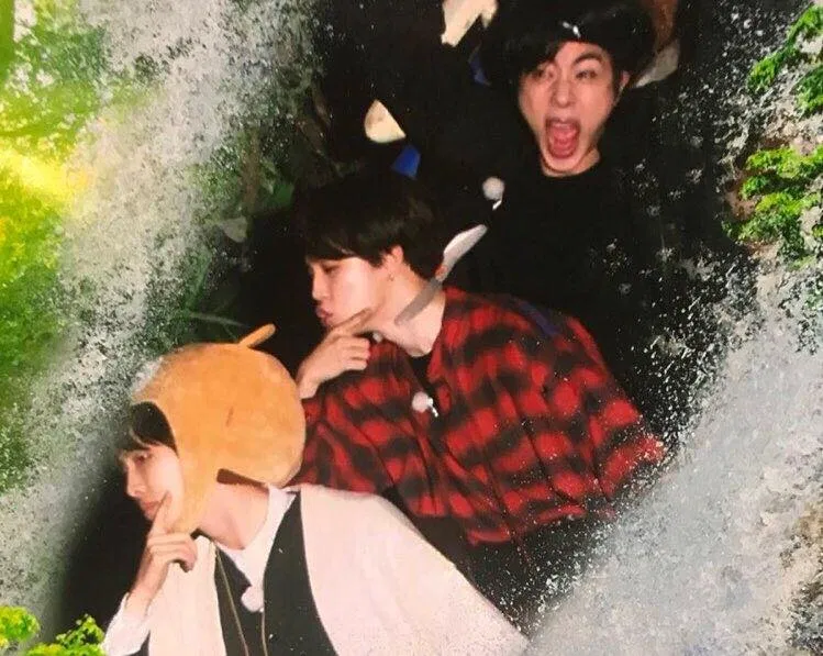 Biểu cảm hài hước của Jin trong một bức ảnh khác. (Nguồn: Internet) Biểu cảm hài hước của Jin trong một bức ảnh khác. (Nguồn: Internet)