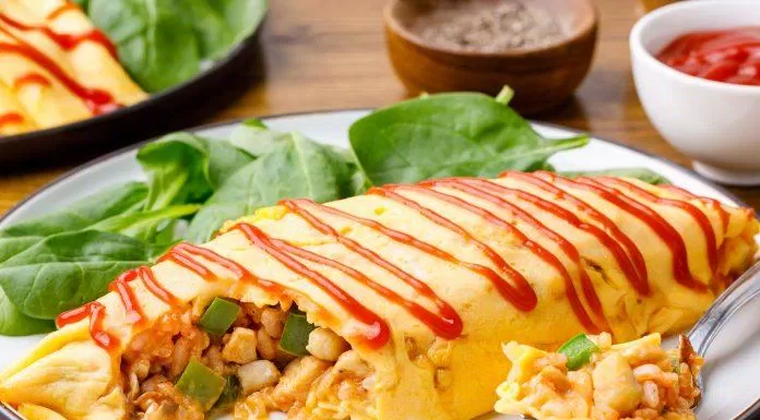 Cơm chiên trứng Omurice đơn giản, dễ làm, giàu dinh dưỡng và ăn là ghiền luôn.(Nguồn: Internet)