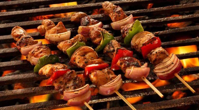 Nướng thịt BBQ (Ảnh: Internet)
