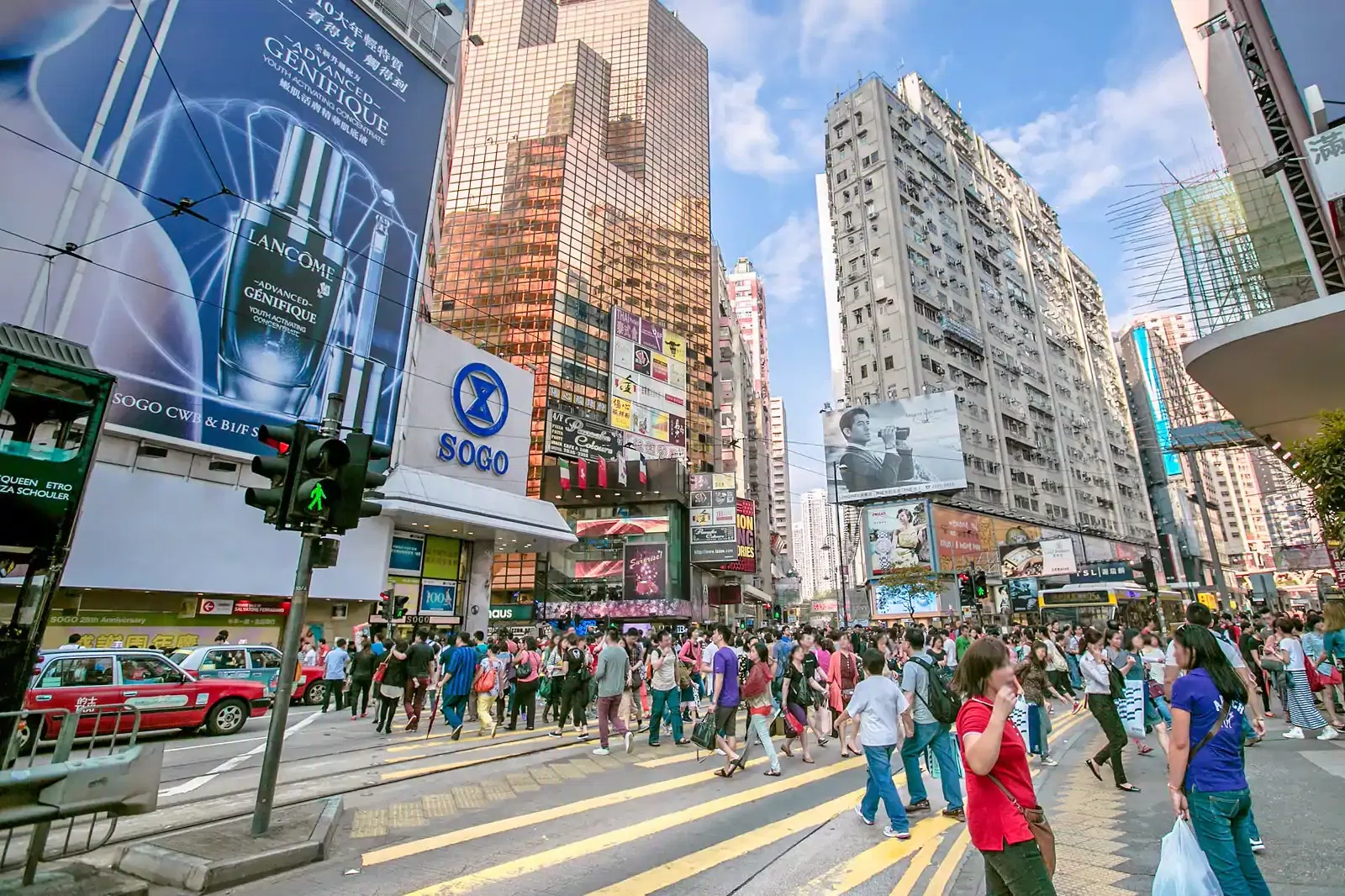 Con phố nổi tiếng Causeway Bay (Ảnh: Internet)