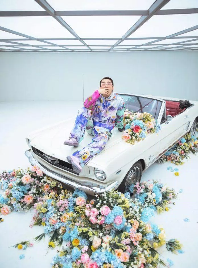 Tông màu sáng, ngọt ngào cho cả MV (Nguồn: Internet)