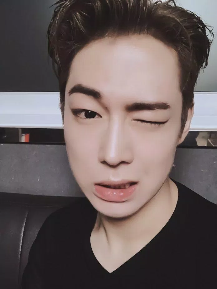 Dawon (SF9) khuyên bạn nên đi gặp bác sĩ da liễu để được tư vấn. (Nguồn: Internet)
