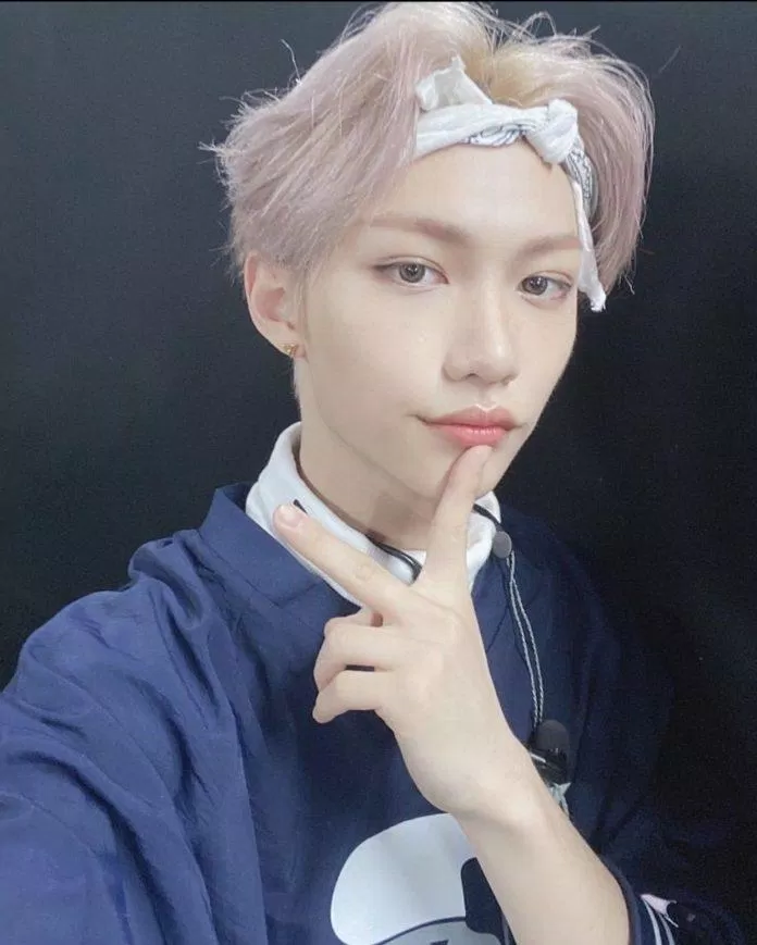 Felix (Stray Kids) chia sẻ bí quyết dưỡng ẩm da. (Nguồn: Internet)