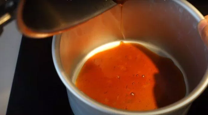 Caramel cần có màu cánh gián như thế này nhé! (nguồn: ) Caramel cần có màu cánh gián như thế này nhé! (nguồn: )